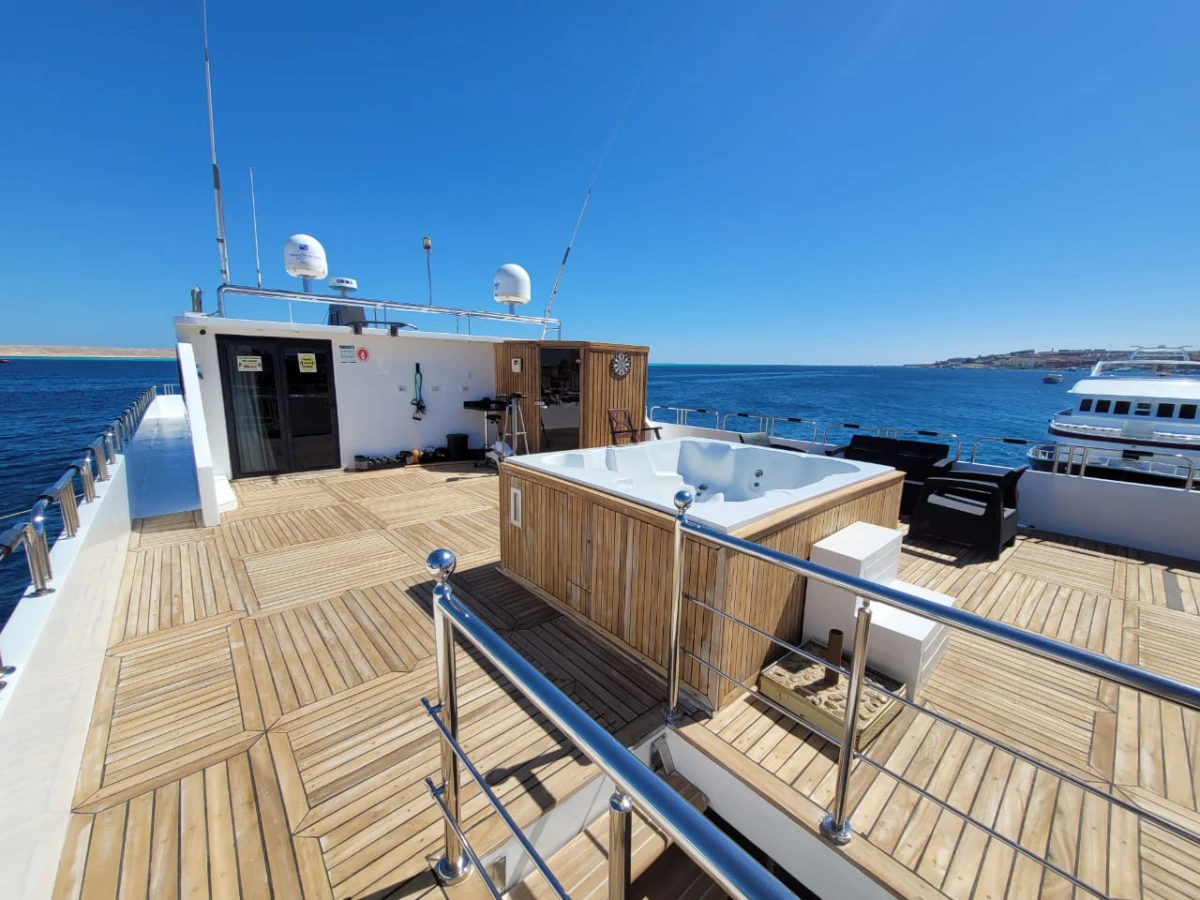 boat trip and kitesurfing